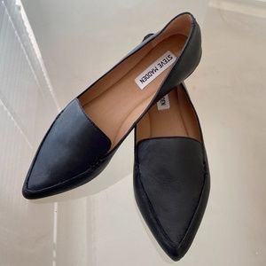 NWT -  Steve Madden Black Leather Feather Loafer Pointed Toe Flat - 7 M